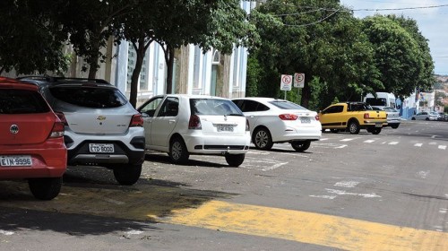 Trânsito: estacionamentos em 45º voltarão a ser discutidos