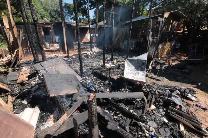 Incêndio destrói casa de madeira no Jardim Europa